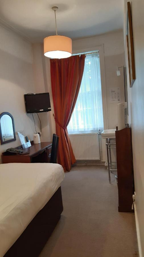 Crescent Hotel Лондон Экстерьер фото